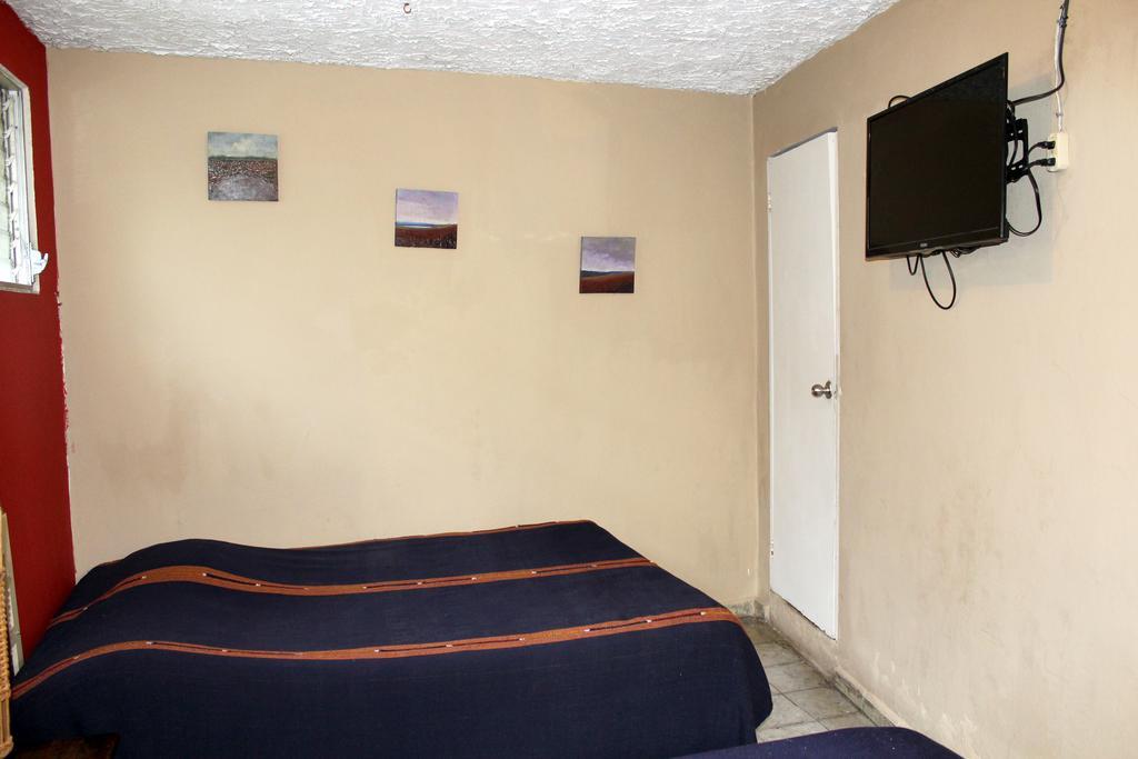 Ximenas Guest House Сан-Сальвадор Екстер'єр фото