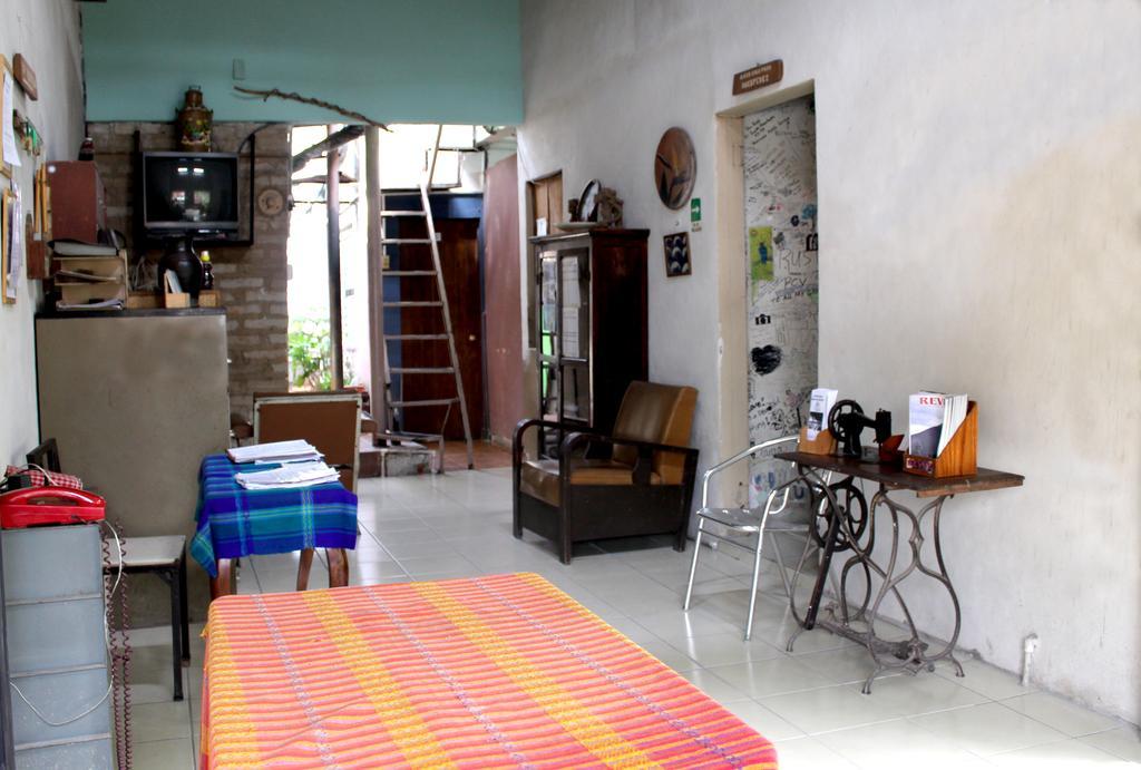 Ximenas Guest House Сан-Сальвадор Екстер'єр фото